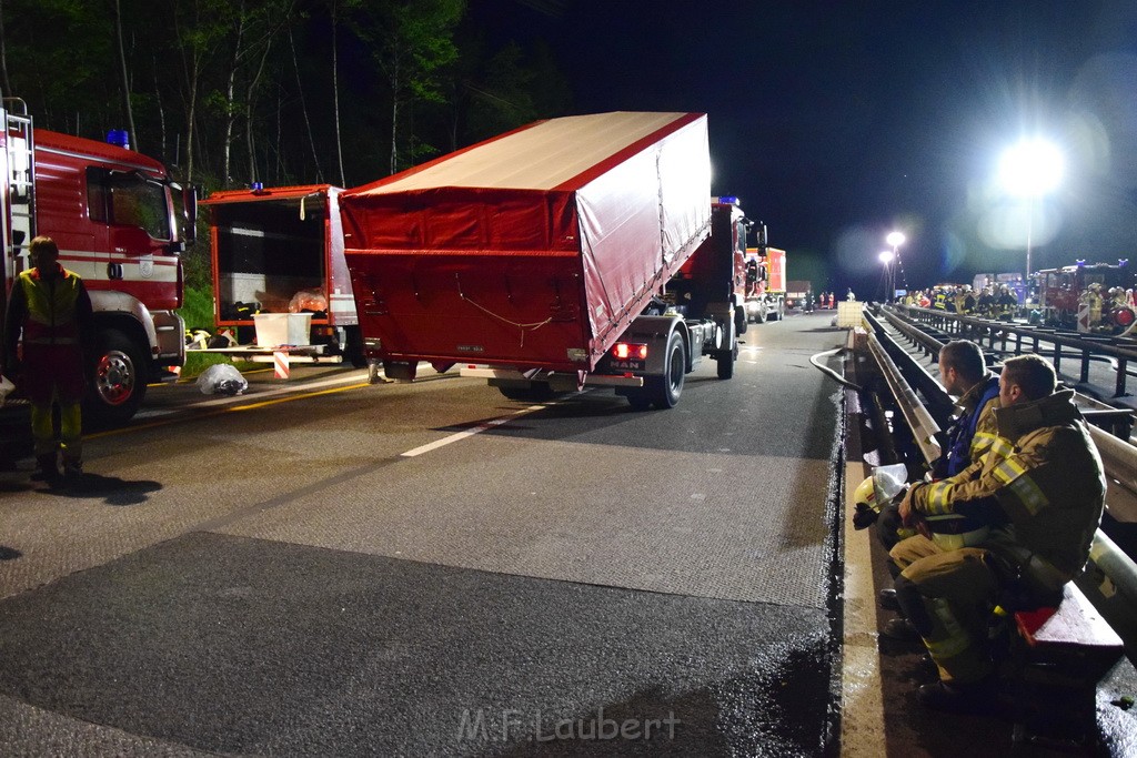 VU Gefahrgut LKW umgestuerzt A 4 Rich Koeln Hoehe AS Gummersbach P700.JPG - Miklos Laubert